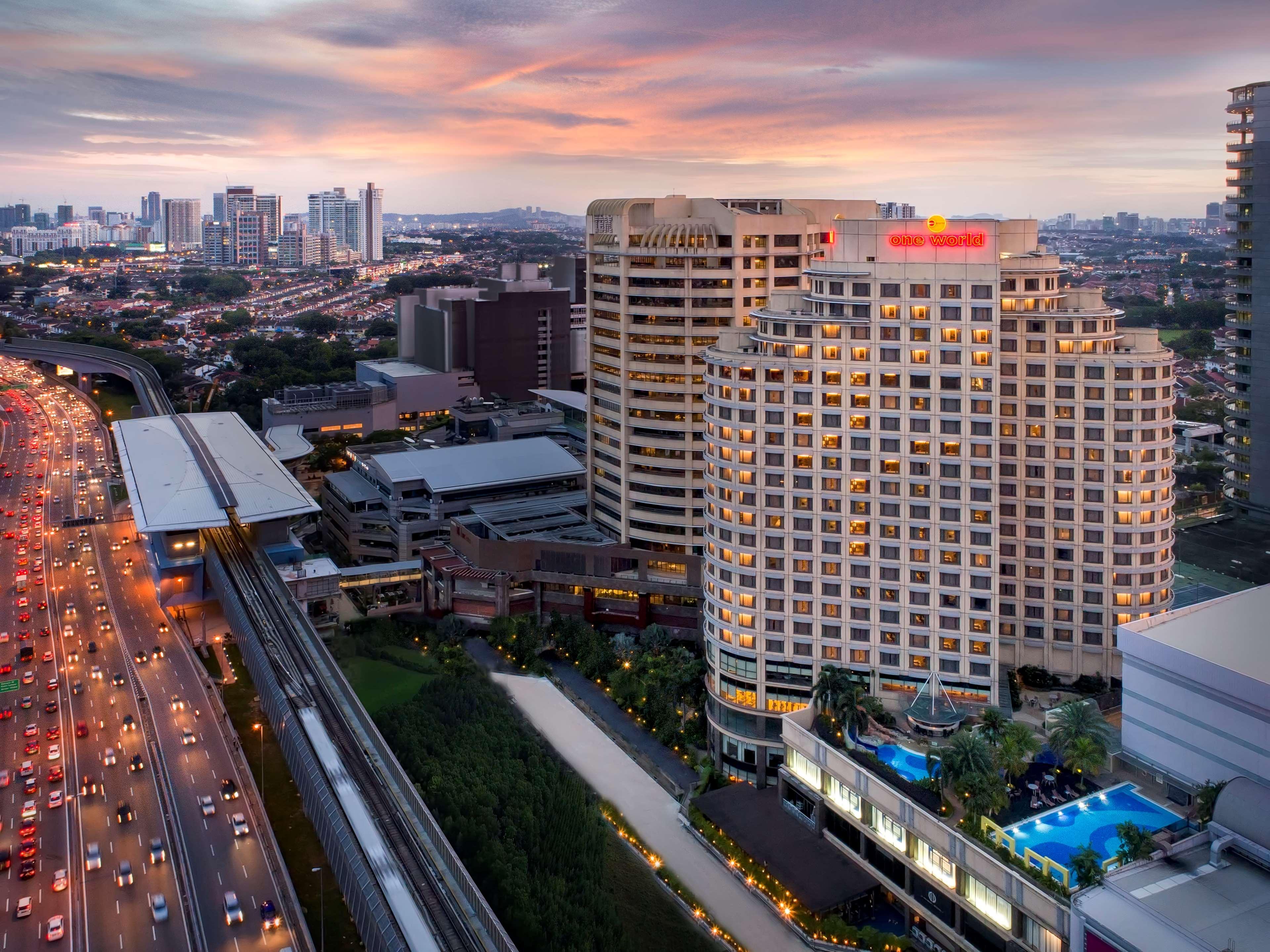 One World Hotel Petaling Jaya Eksteriør bilde The hotel in 2016