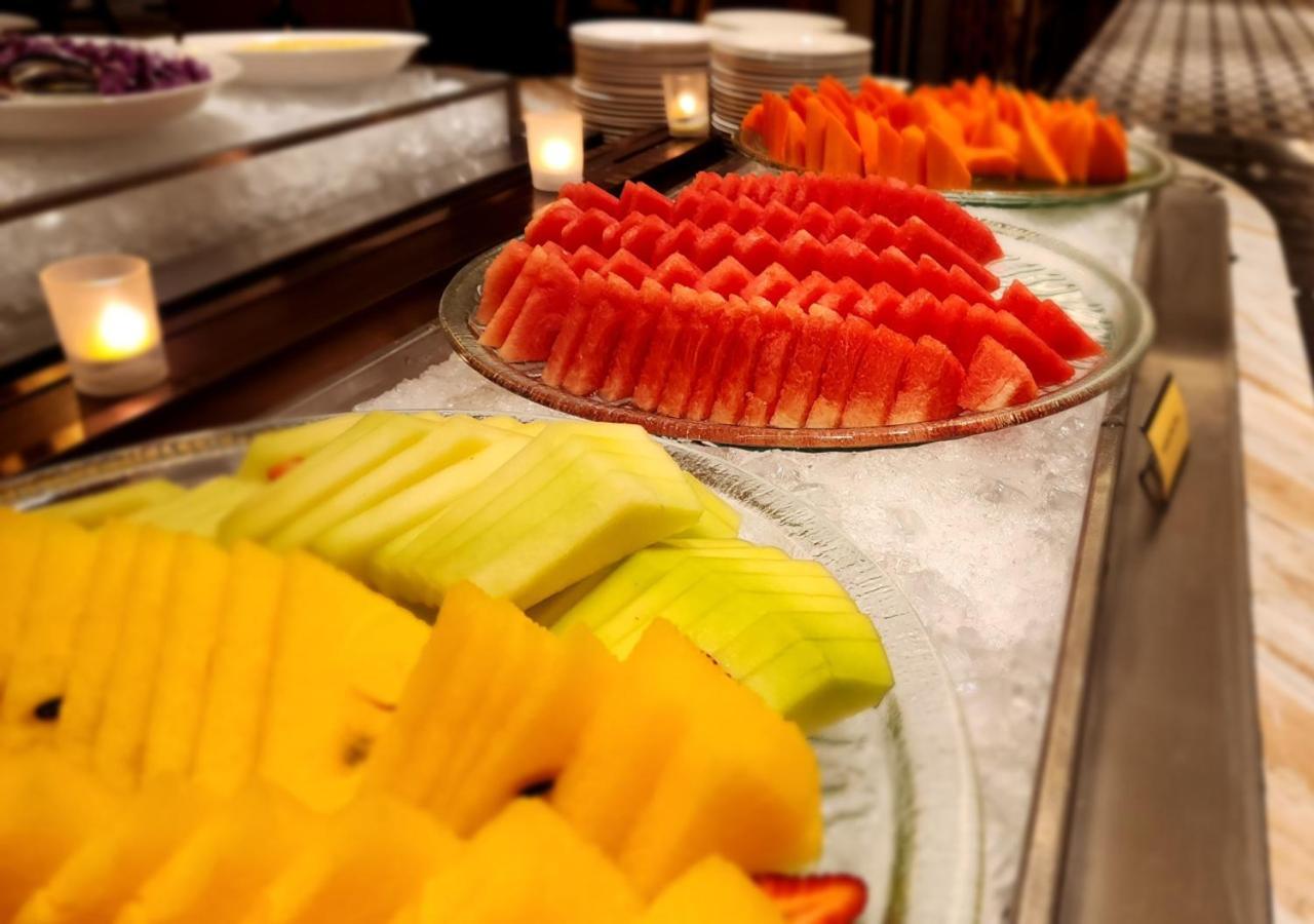 One World Hotel Petaling Jaya Eksteriør bilde Fruit salad