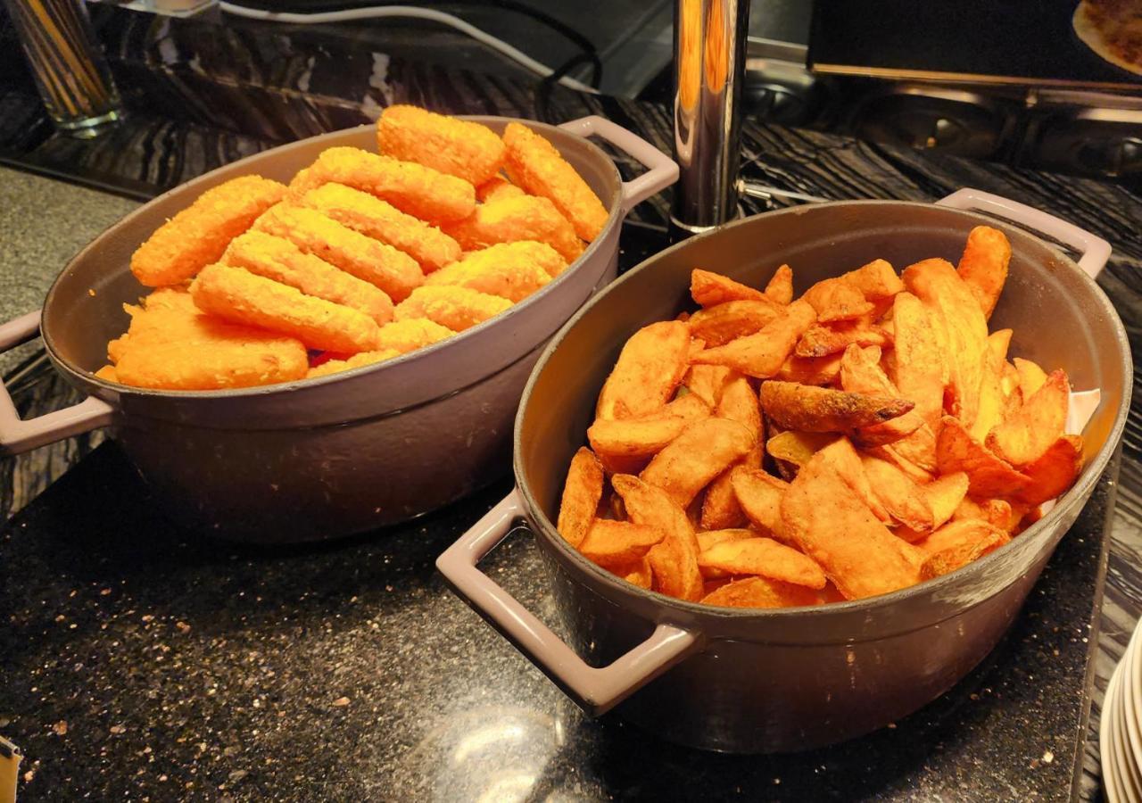 One World Hotel Petaling Jaya Eksteriør bilde Fast food