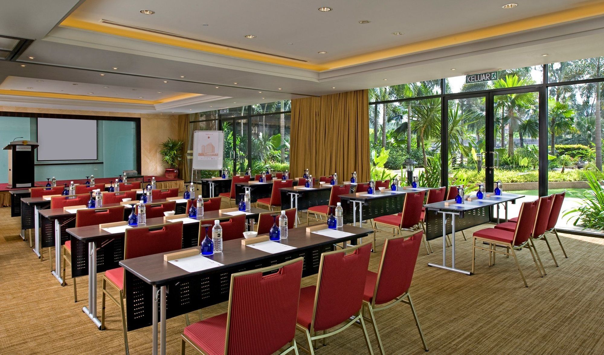 One World Hotel Petaling Jaya Fasiliteter bilde Meeting room at the Royal Garden Hotel
